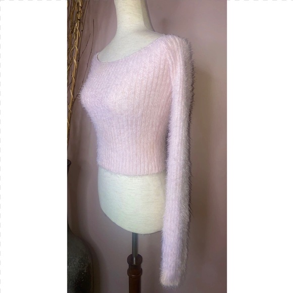 🚫SOLD🚫NWOT Windsor off the shoulder eyelash/ fuzzy knit cropped  sweater sz M - Picture 7 of 10